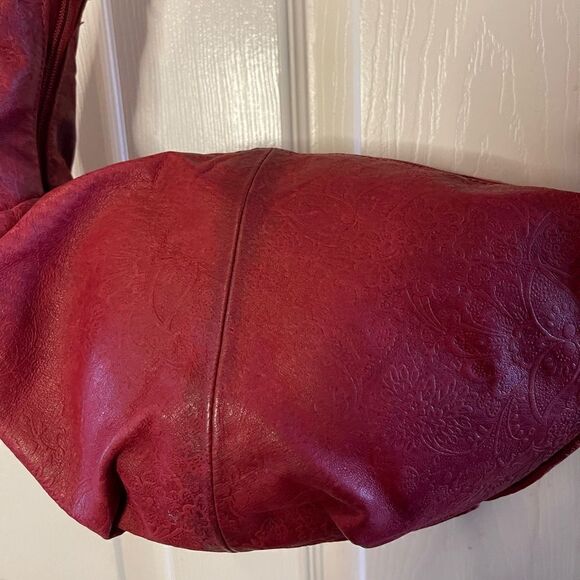 Great American Leather works Cherry red leather embossed knot shoulder bag. - Picture 11 of 13